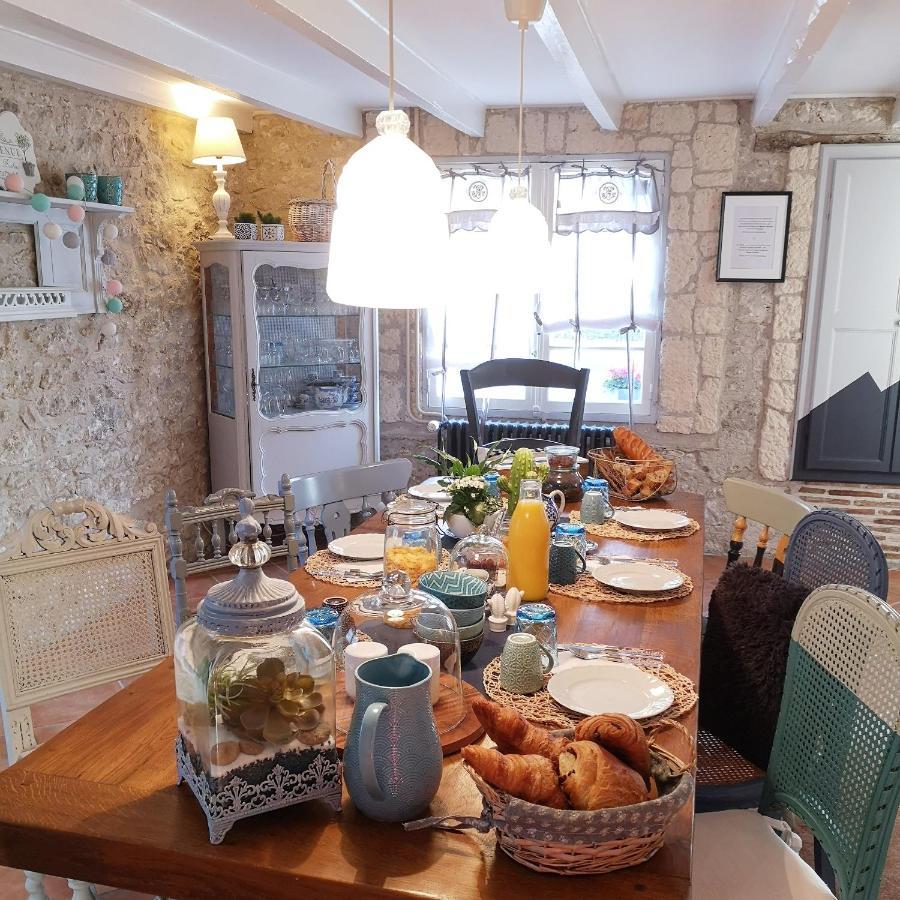 Bed and Breakfast Aux Champés Saussignac Exterior foto