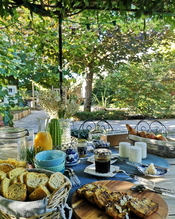 Bed and Breakfast Aux Champés Saussignac Exterior foto