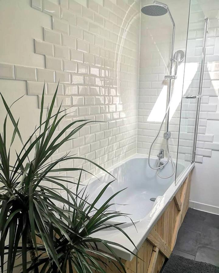 Bed and Breakfast Aux Champés Saussignac Exterior foto